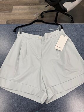 lululemon athletica Women's Light Gray Tailored Bermuda Shorts